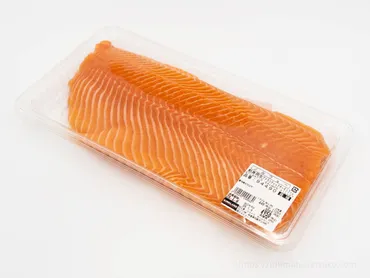 コストコのサーモンは美味しい？鮮度とコスパ抜群のサーモンフィレを徹底解剖！コストコのサーモンフィレ：鮮度、切り方、アレンジレシピを徹底解説