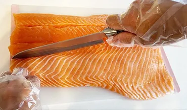 コストコ「サーモンフィレ」値段は高いけど゛新鮮で濃い゛!食べ方や冷凍保存方法を紹介