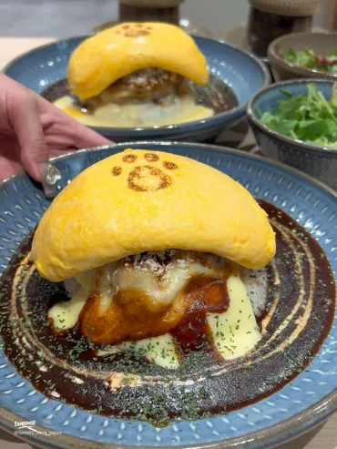 カロリー爆弾👀💦チーズホワイトソースオムライスハンバーグ乗せ ...