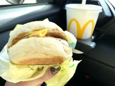 朝限定の美味しさ！マクドナルドの朝マックで「ソーセージエッグ ...