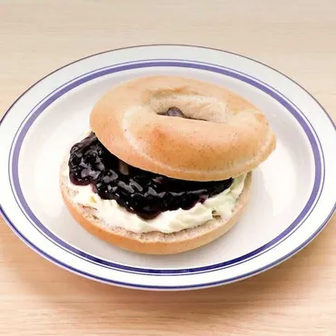 朝ごはんにぴったり♪ ブルーベリーとクリームチーズのベーグルサンド