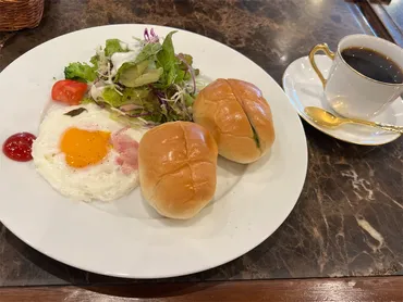 新宿の珈琲貴族エジンバラで、ロールパンセットのモーニング ...