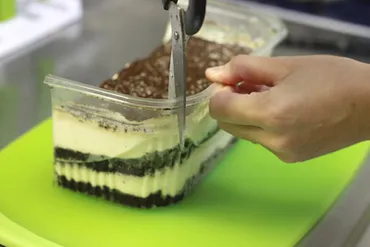 コストコのティラミスの切り分け方（冷凍保存の方法 ...