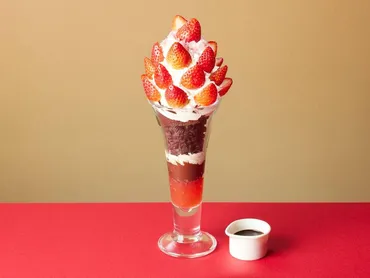 【2024年最新】ファミレスデザート対決！いちごスイーツフェア徹底比較！(？)冬の味覚、いちごスイーツ！ロイヤルホスト、デニーズ、ココス…人気ファミレスの期間限定デザートを比較！