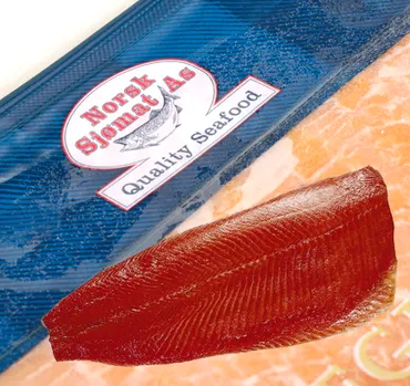 スモークサーモンの世界へようこそ！産地、種類、製法…その魅力を徹底解説？スモークサーモン、奥深い味わいの秘密を探る