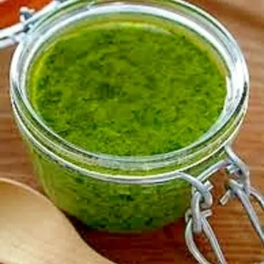 ジェノベーゼソースってどんなソース？基本からアレンジレシピまで徹底解説！バジル香る万能ソース、ジェノベーゼソースの世界