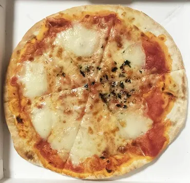 サイゼリヤのピザは美味しい？コスパ最強ピザを徹底レビュー！(テイクアウト/マルゲリータ)サイゼリヤのピザ、テイクアウトがお得！バッファローモッツァレラ、マルゲリータ、ソーセージetc.