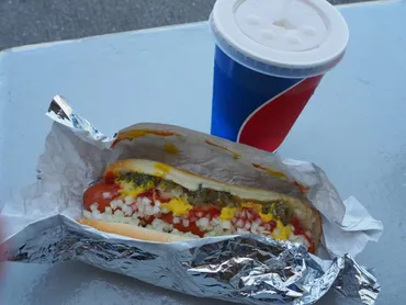 コストコ「ホットドッグ（おかわり自由ドリンク付）」人気の ...