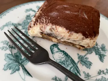 コストコのティラミスの値段や味は？冷凍保存する方法まで徹底 ...