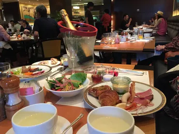 ホテルニューオータニ内SATSUKI の豪華朝食ビュッフェで ...