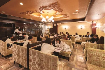 上野レトロ喫茶店『珈琲王城』へ！〜ノスタルジーを誘う、昭和の味を再発見できる？〜上野『珈琲王城』の魅力：チョコレートパフェ、ナポリタン、薬膳メニュー…?