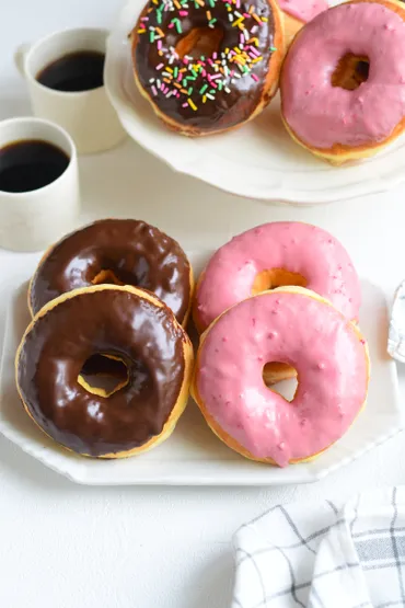 ドーナツってどんな食べ物？保存方法や冷凍のコツ、種類、賞味期限を徹底解説！(？)ドーナツの保存と解凍、おいしさ長持ちの秘訣