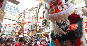 【動画】春節でにぎわう横浜中華街 獅子舞が練り歩き 