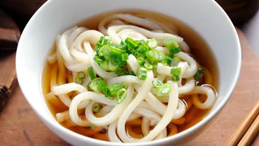 賞味期限切れの「うどん」いつまで食べられる？腐る？見分け方や ...