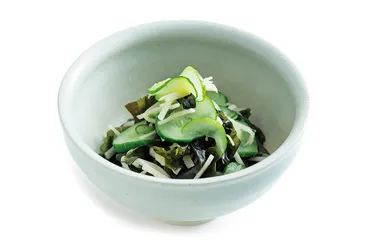 わかめの魅力とは？栄養、調理法、レシピまで徹底解説！(？マーク)わかめ：栄養満点！健康と美容をサポート