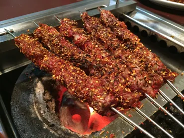 新大久保『千里香』羊肉串はなぜ人気？ガチ中華と延辺料理の魅力とは？新大久保『千里香』羊肉串：本格延辺料理を堪能
