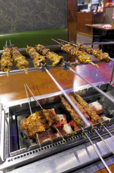 池袋の「ガチ中華」で発見した、《ディープな羊肉店》を覆面で ...