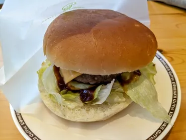 コメダ珈琲店】大きすぎるドミグラスバーガーで満腹ランチ ...