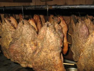 燻製とは?燻製はどうして保存が長いの?燻製屋が謎を解説