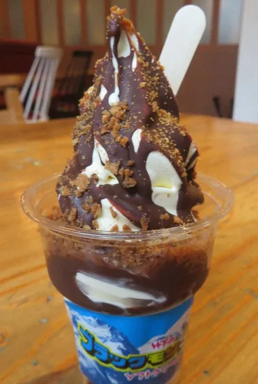 真っ白な山にチョコレート 誕生から55年「ブラックモンブラン ...