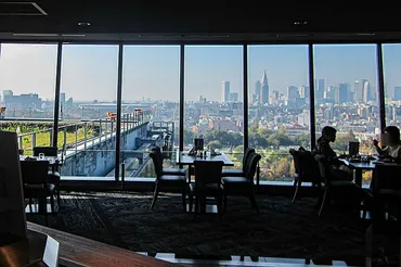 ホテルニューオータニのビュッフェ『VIEW & DINING THE SKY』は ...