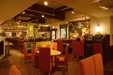 旭川の老舗喫茶店「カフェ・ドゥ・コリンズ」の魅力とは？移転後も愛される理由を探る！旭川駅から徒歩5分、老舗喫茶店のこだわりコーヒーと、移転後の魅力