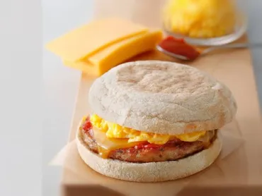 スターバックスのモーニング、イングリッシュマフィンは美味しい？朝食をもっと楽しむ方法とは？スターバックスモーニング体験：イングリッシュマフィンと、お得なモーニングサービスを徹底解説！