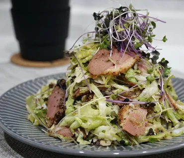 業務スーパー】絶品！「合鴨パストラミ」のアレンジサラダ♪ 