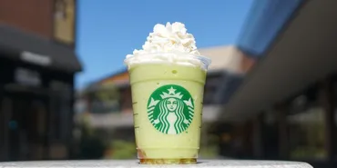 スタバ新作・実食レポ2024】飲む、完熟メロン！「GOHOBI メロン フラペチーノ®」が登場。おすすめ無料カスタマイズも紹介