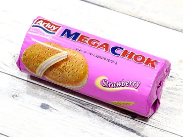 業務スーパーのコスパ菓子『サンドイッチビスケット ストロベリー』は小腹満たし用によさげ 