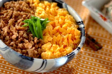 みんな大好き！鶏そぼろ丼 彩り鮮やかレシピ・作り方 