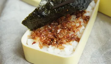 簡単2分でお弁当のお供！「のり弁おかか」の黄金比はコレだ 