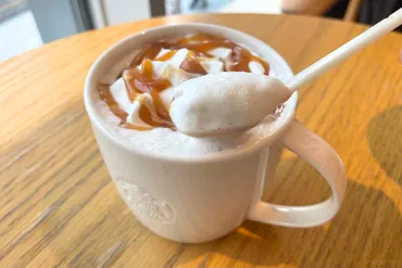 スタバ裏メニュー「ホワイトホットチョコレート」とは？甘党向けドリンクの魅力を徹底解説！スタバ裏メニュー「ホワイトホットチョコレート」の秘密
