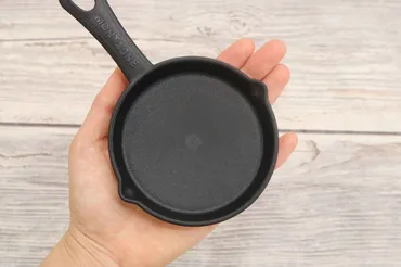 セリアのスキレット風プレートがかわいい！レンジOK、軽くて手入れも必要なし えんウチ