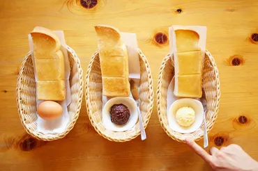 コメダのモーニングが変わる!! トーストのおともに「定番ゆで玉子」「手作りたまごペースト」「名古屋名物おぐらあん」から1種を選べるよ!