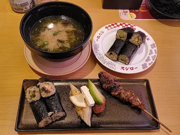 スシロー」で「創作うなぎづくし4種盛り 」と「きゅうり巻」と「オクラとあおさの味噌汁」でランチ。「ごま香る細巻」、「白焼き塩レモン」、「アボカドクリームチーズ」そして「うな肝串」が並んでいる「 4種盛り」のうまかったこと、最高だったのだよ（笑）。（スシロー ...