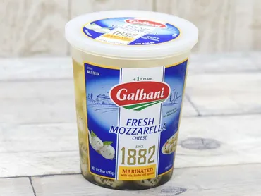 コストコの『モッツァレラチーズ ガーリックバジル マリネ』はいい味を簡単に加えるアレンジ用食材としてもおすすめ 