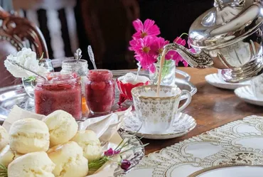 英国式アフタヌーンティーは優雅なお茶文化。東京・京都・神戸の進化系スイーツ-ルアンマガジン