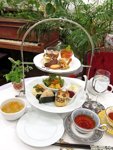 アフタヌーンティーの正式な食べ方