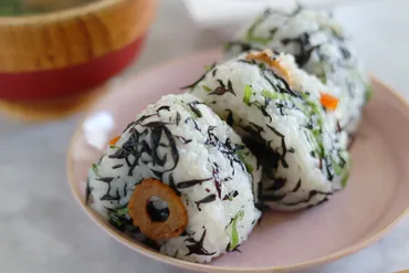 ひじきの煮物アレンジ】大葉香る!絶品混ぜご飯おにぎりの簡単レシピ