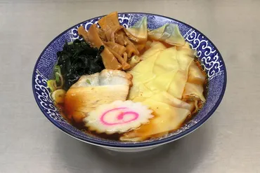 西新井ラーメンの味を探求！半世紀愛される駅のホームの味とは？西新井駅ホームの老舗ラーメン店、その味と歴史に迫る
