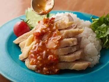 タイ料理の人気店直伝、本格「カオマンガイ」のレシピ。甘辛いタレがクセになる!