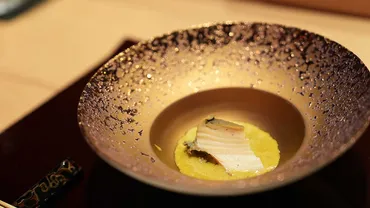 東京タワーを望む6席だけの鮨店〈鮨KOUMEI〉 静謐な空間で味わう至高の゛おまかせ゛体験はいかが?