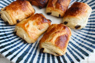 止まらない…業務スーパー「冷凍ミニパンオショコラ生地」自宅で簡単にサクサク焼きたてが美味しすぎ～！1個のカロリーや値段は？