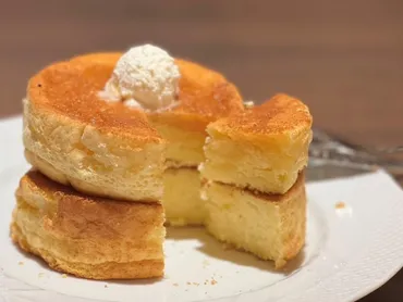 厚さ4センチ！外カリッ、中フワフワの至福！星乃珈琲店「蜜焼きスフレパンケーキ（ダブル）」 