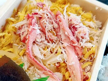 城崎温泉駅でかに寿しの駅弁 