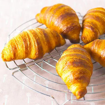 焼くだけ！クロワッサン 発酵バターが香るフランス産 Bake up生地 5個入り: クロワッサン・パン