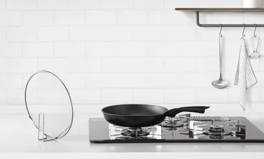 ニトリ「立てられるオイルスクリーン」全店販売！油ハネをしっかり防止・一時置きの皿不要 えんウチ