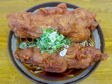 駅ホームに絶品あり！ 我孫子駅の立ちそば屋『弥生軒』でジャンボ唐揚げそばを食べてきた – 食楽web