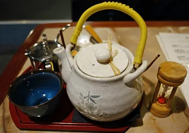 青森「コーヒーの街 弘前」で、150年前に日本の庶民が初めて飲んだ「藩士の珈琲」を再現して飲む